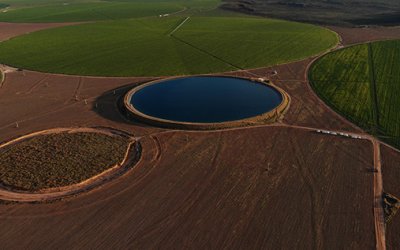 Irrigação Eficiente com Geomembrana Polimanta Agro: Economize Água e Aumente a Produtividade!